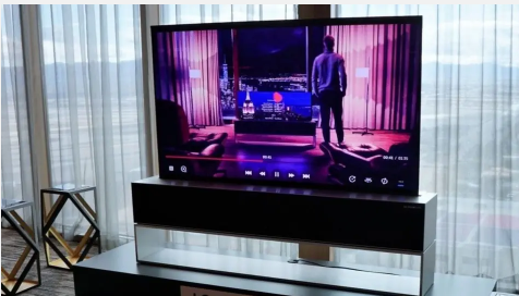 إل جي : إطلاق أول تلفاز بشاشة قابل للف في العالم